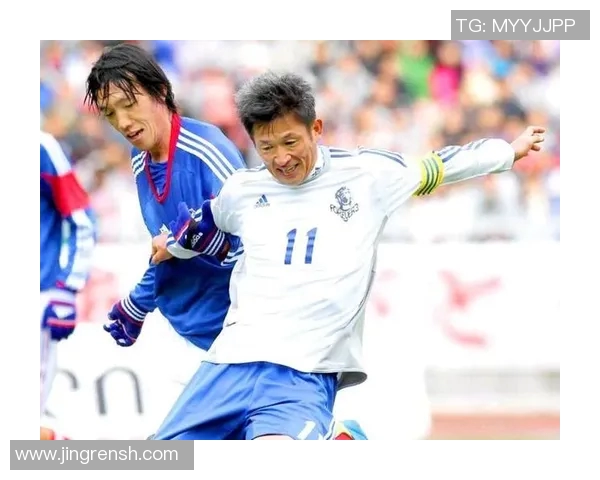 足球巨星的光辉背后：探秘影子中的传奇与真实故事