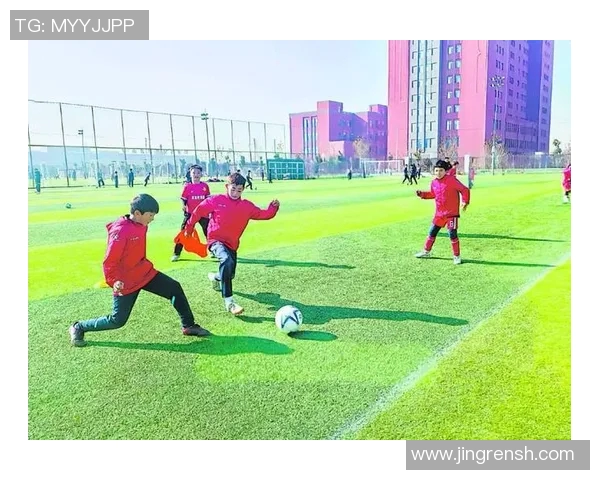 足球通道球星风采展现走进绿茵场的传奇人物与耀眼时刻